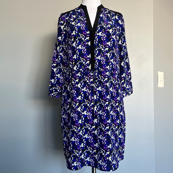 Diane von Furstenberg Shift V-neck Blue Cheetah Floral 100% Silk Cocktail Dress - Picture 2 of 12